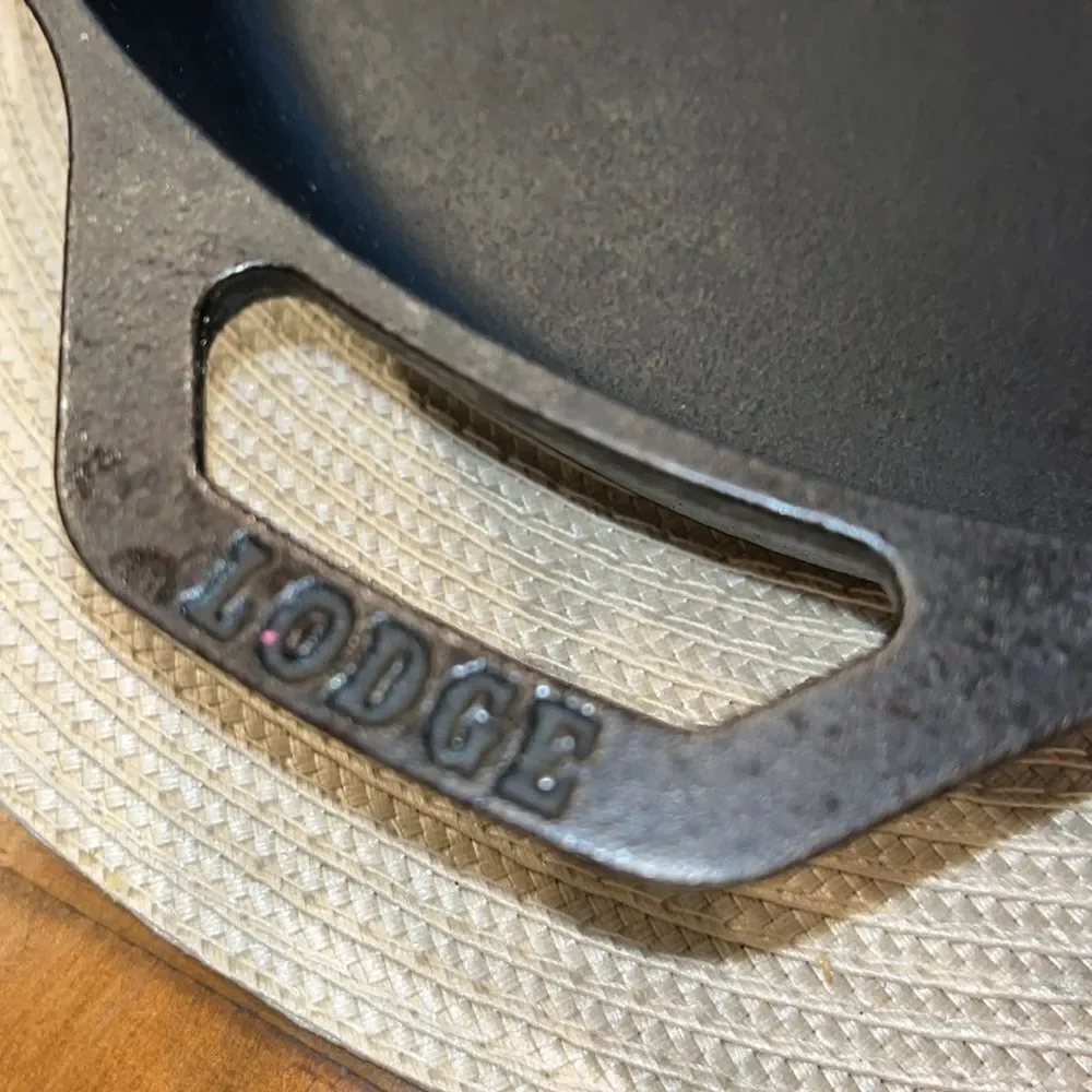 Vintage LODGE Cast Iron USA 8SK Clean Seasoned & Skillet - 10 1/4
